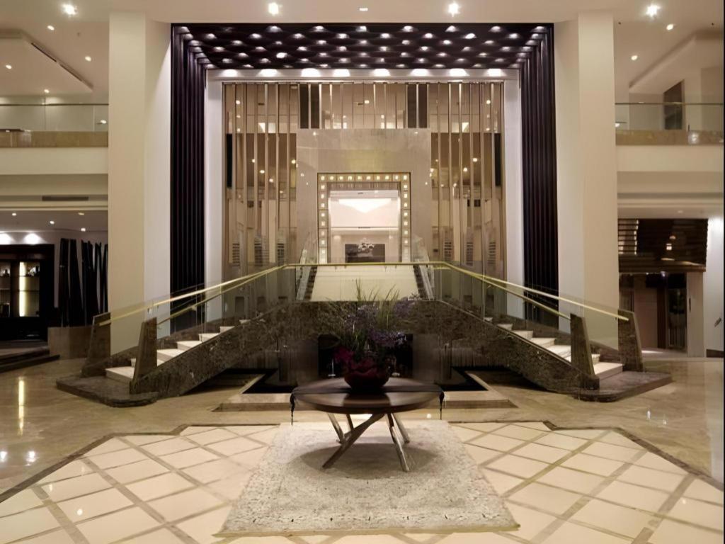 Qingdao Royal Garden Hotel Exterior photo