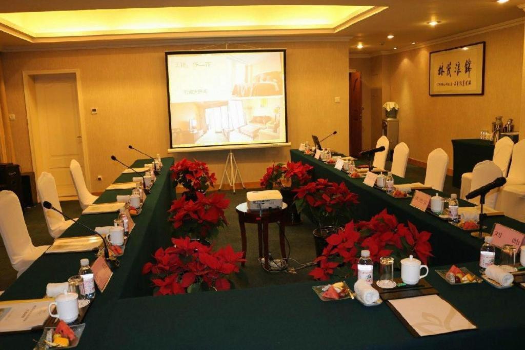 Qingdao Royal Garden Hotel Exterior photo